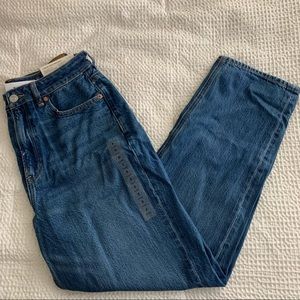 American Eagle Comfort Stretch Waistband Mom Straight Jean Size 8 Short